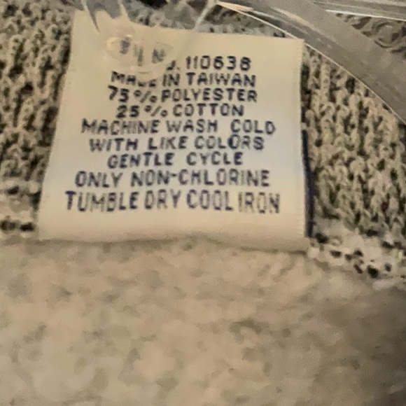 No politics, just a DC hoodie - Picture 5 of 5